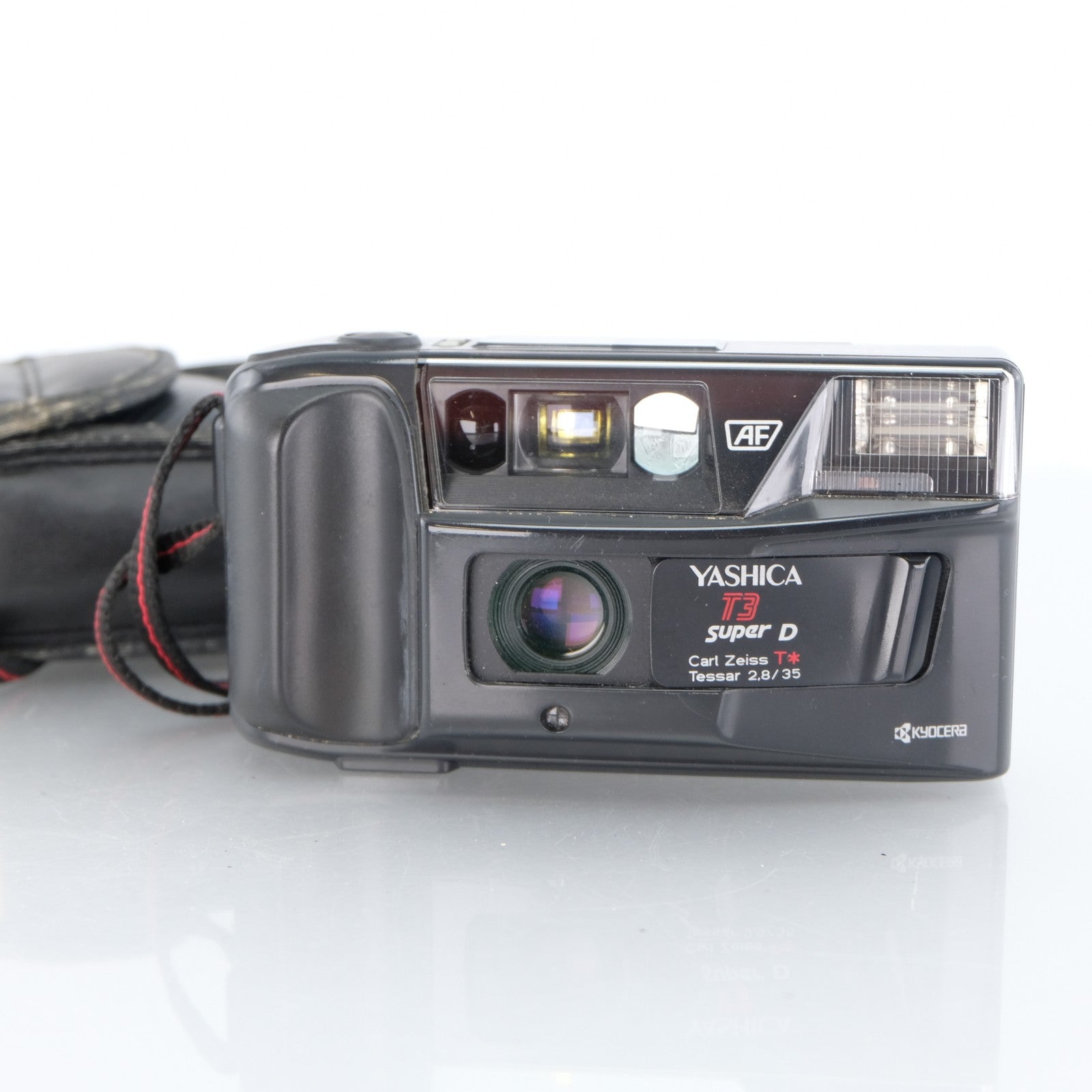Yashica T3 Super D 35mm Film Camera Carl Zeiss T* Lens Auto Focus Point & Shoot